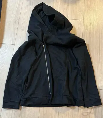 yul 블랙 후드 부착 풀 집업 후드티