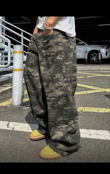 카모플라쥬 데님 배기 팬츠