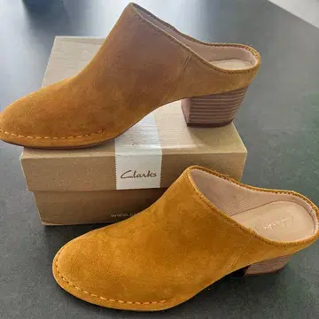 Clarks 브라운 스웨이드 사보 샌들 23cm