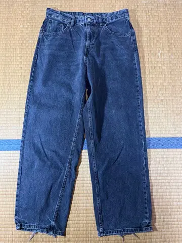 ZARA 다크 그레이 스트레이트 데님 팬츠