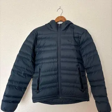 언더아머 후드 부착 다운 자켓