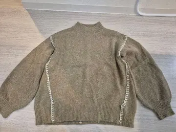 스티치 디자인 니트 모크넥 스웨터 브라운 계열 드롭 숄더