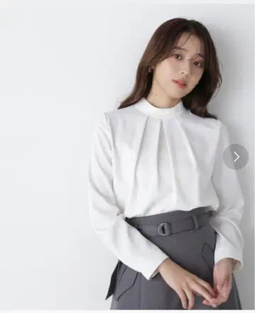 내추럴 뷰티 베이직 하이넥 턱 블라우스