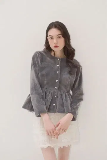 MUGUET 뮤게 하트 버튼 페플럼 상의 그레이