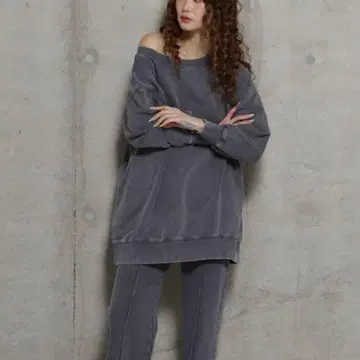 ROSE BUD 로즈버드 맨투맨 F 파우더 블리치 가공 루즈핏