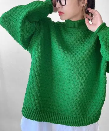 그린 볼륨 슬리브 하이넥 니트