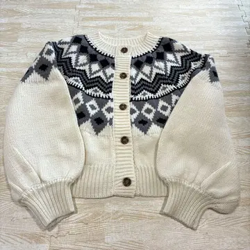 새상품 로페피크닉 구심 패턴 볼륨 슬리브 가디건/이지케어 미색