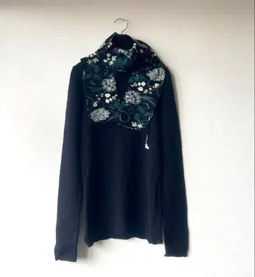 새상품급 ANTIPAST 양말 니트 머플러 with BEE