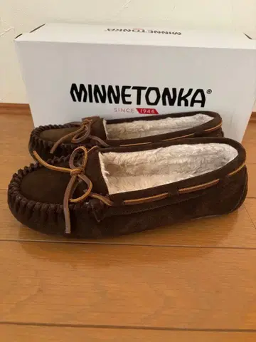 미네통카 MINNETONKA 스웨이드 브라운 모카신 24cm