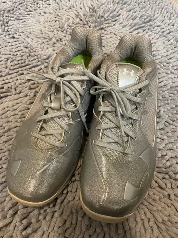 언더 아머 실버 트레이닝 슈즈