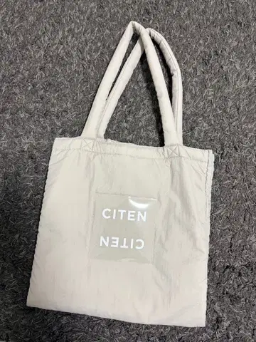 [CITEN] 패디드 클리어 로고 토트백