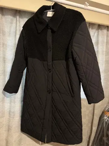 B.C STOCK 보아 절개 퀼팅 코트 블랙 경량 simplicite