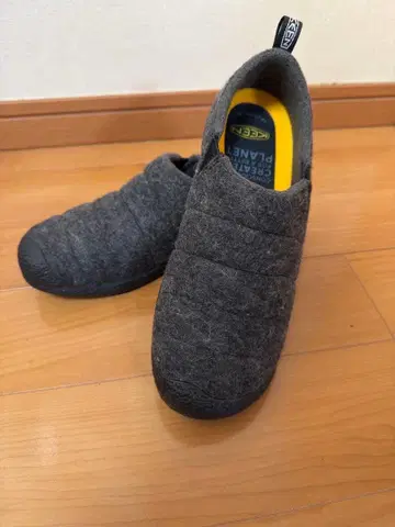 KEEN 그레이 슬립온