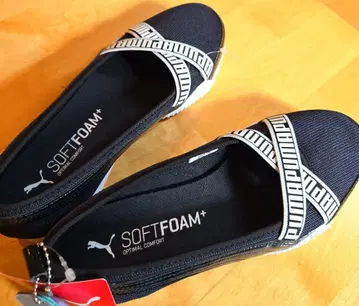 PUMA SOFTFOAM+ 플랫슈즈 블랙