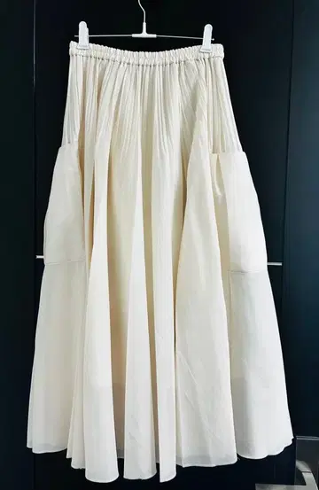 UNITED ARROWS 아이보리 오간자 포켓 부착 플리츠 스커트