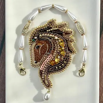 비즈 자수 브로치 & 참 말 핸드메이드