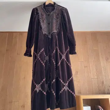 아틀리에 마리코 자수 꽃 모티브 롱 코트