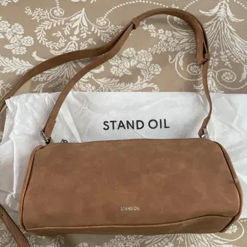 oil stand 스웨이드 카멜 숄더백