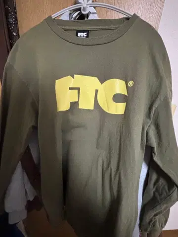 FTC 올리브색 로고 긴팔 트레이닝복
