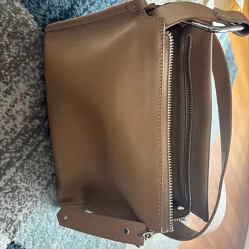 베이지 숄더백