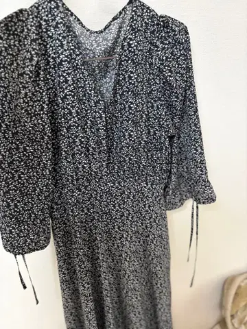 꽃무늬 롱 원피스 긴팔 V넥