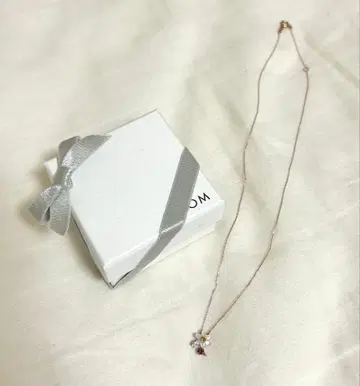 수선화 모티브 실버 목걸이 기프트 박스 포함