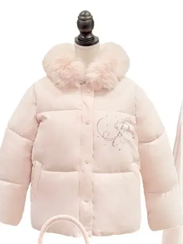 택 없음 새상품 페리큐어 motif puffer coat 반짝이 다운