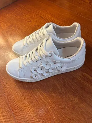 chay 화이트 꽃무늬 스니커즈 다이애나 스니커즈 화이트 새상품 24cm