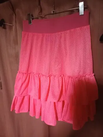 LAND by MILKBOY 프릴 달린 쇼킹 핑크 스커트 저지 소재