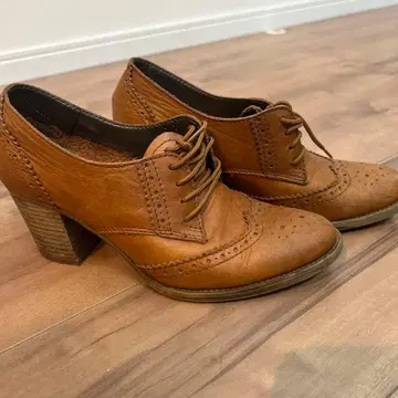 STILMODA 브라운 가죽 힐 로퍼