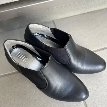 블랙 가죽 앵클부츠