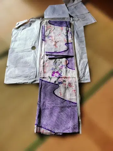 레트로 후리소데 보라색 시보리와 꽃무늬