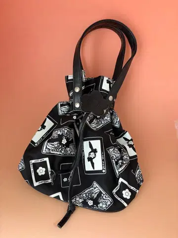 마리콴트 파우치