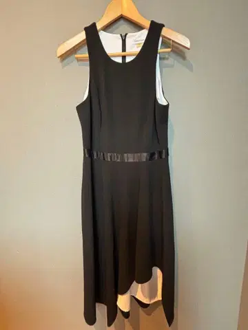 Calvin Klein 슬리브리스 원피스 블랙