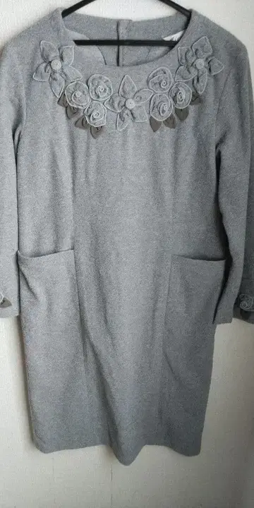 그레이 꽃 모티브 원피스(lassiette)