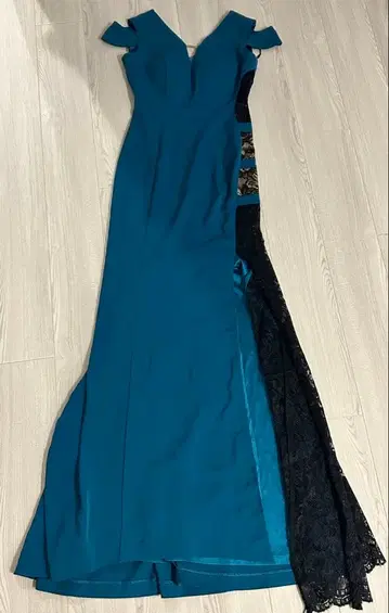 로브 드 플뢰르 글로시 슬릿 롱 드레스