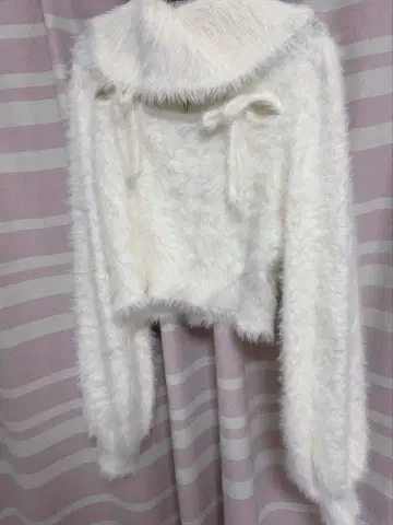 pium 컷 아웃 오프 터틀 페더 니트