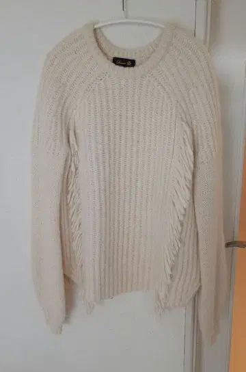 Drawer 프린지 달린 아이보리 긴팔 니트