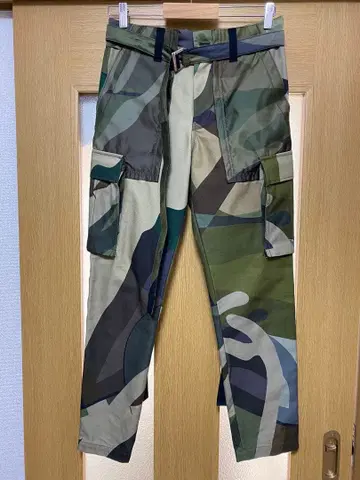 sacai x KAWS 카모플라주 나일론 트윌 카고 팬츠 새상품급