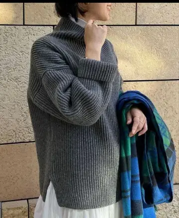 리브 하이넥 스웨터