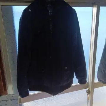 후드 부착 네이비 점퍼