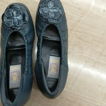 AMORA 편안함 펌프스 꽃 모티브 22.5EEE 일본제