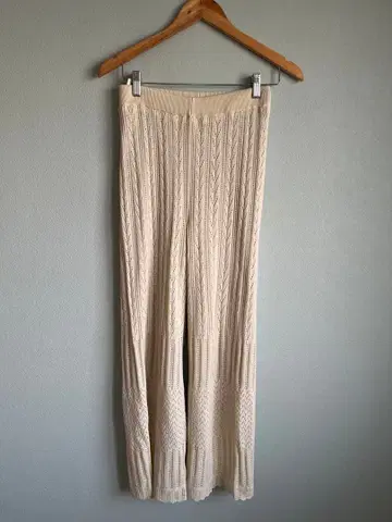 니트 와이드 팬츠 크림색 gblue