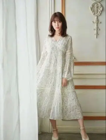 herlipto Monotone Floral Pleated Dress M