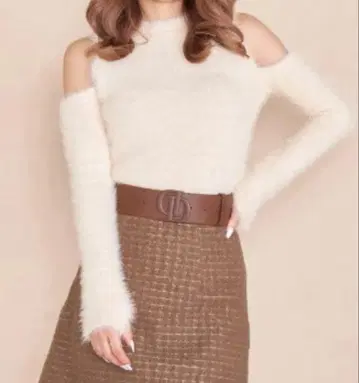 Darich 오픈 숄더 샤기 니트탑