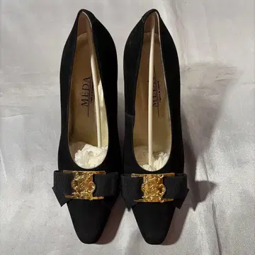 블랙 스틸레토 펌프스