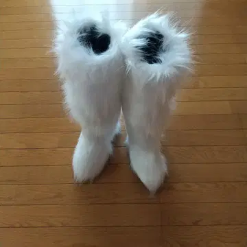 화이트 퍼 롱 부츠