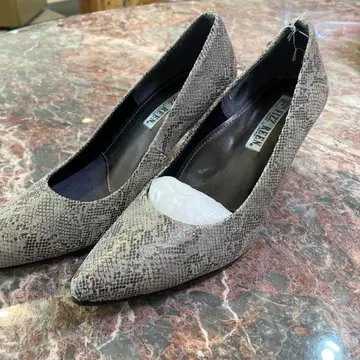 FIZZ REEN 스네이크 패턴 스틸레토 펌프스