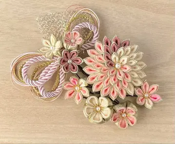 꽃 모티브 머리 장식 핑크