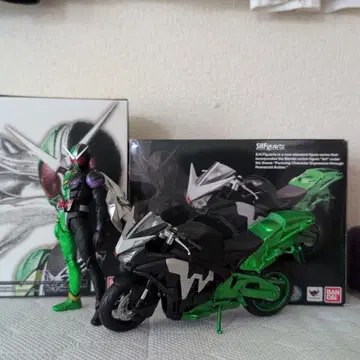 S.H. 피규아트 진골조 가면라이더 W 세트